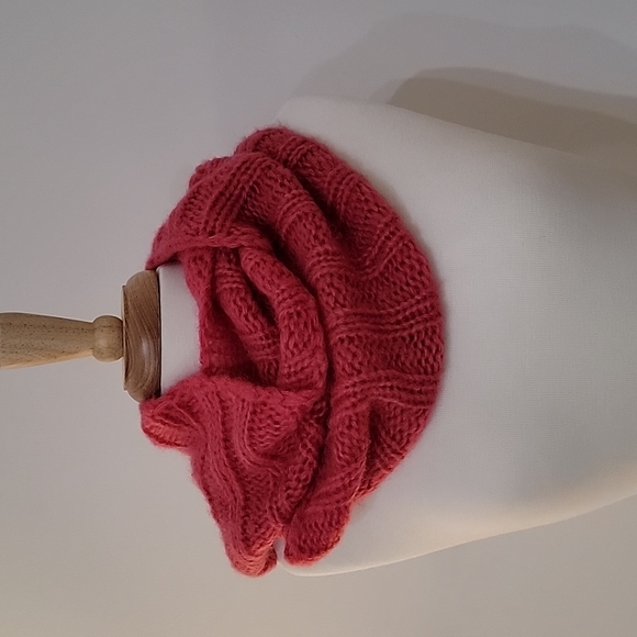 NWT Pink Knit Infinty Scarf - Picture 3 of 8